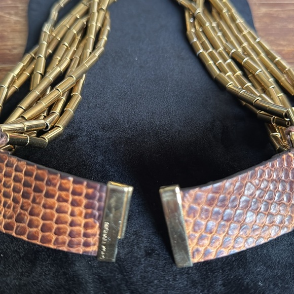 ￼ Michael Kors gold tone ( possibly brass)and snake embossed necklace - Picture 6 of 10